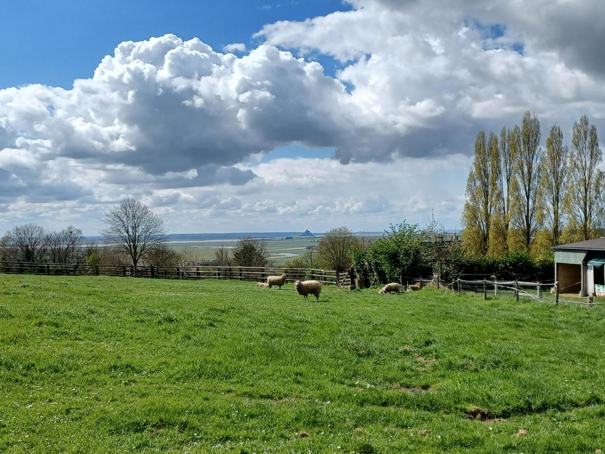 Joli Appartement Avec Vue Sur La Baie Avranches Luaran gambar